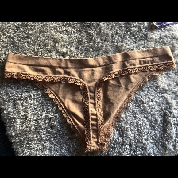 NWT Victoria’s Secret thong size L - Picture 2 of 4